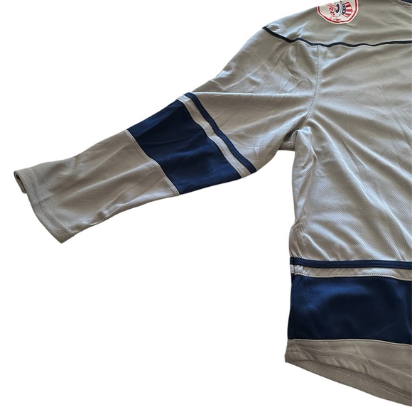 NWOT New York Yankee Hockey Jersey - Picture 7 of 9